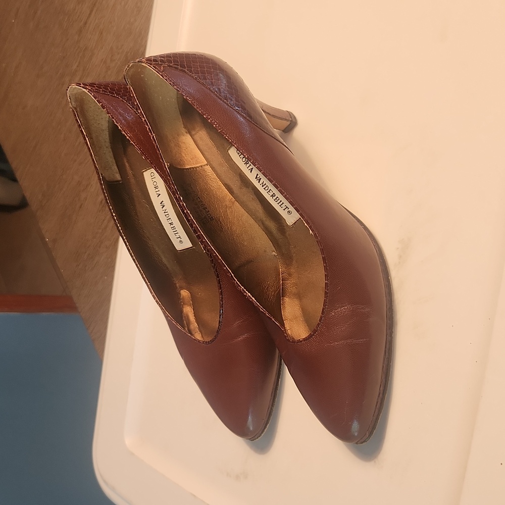Gloria vanderbilt stiletto high heels